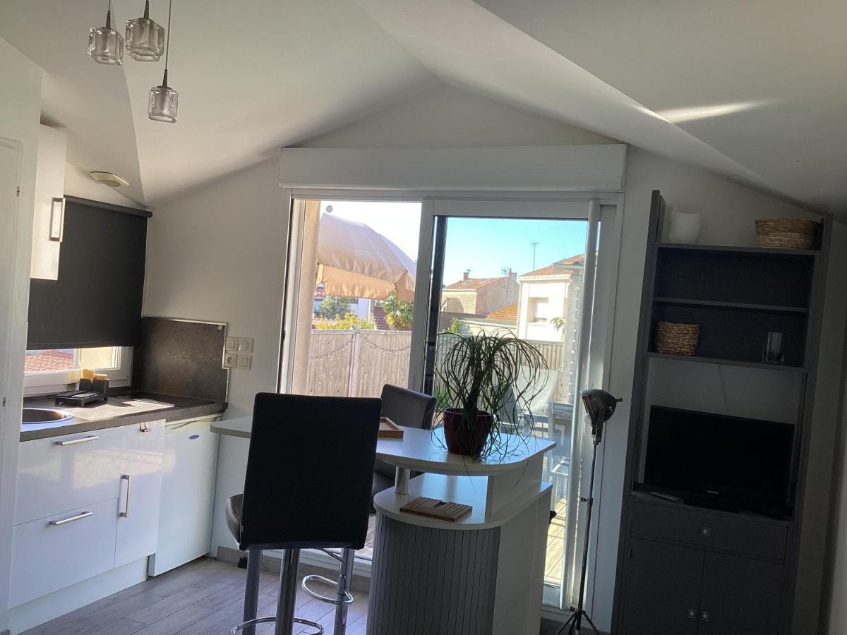 Chaleureux T2 30 M2 Et Sa Terrasse Bois 16 M2 Appartement La Rochelle (Charente-Maritime)