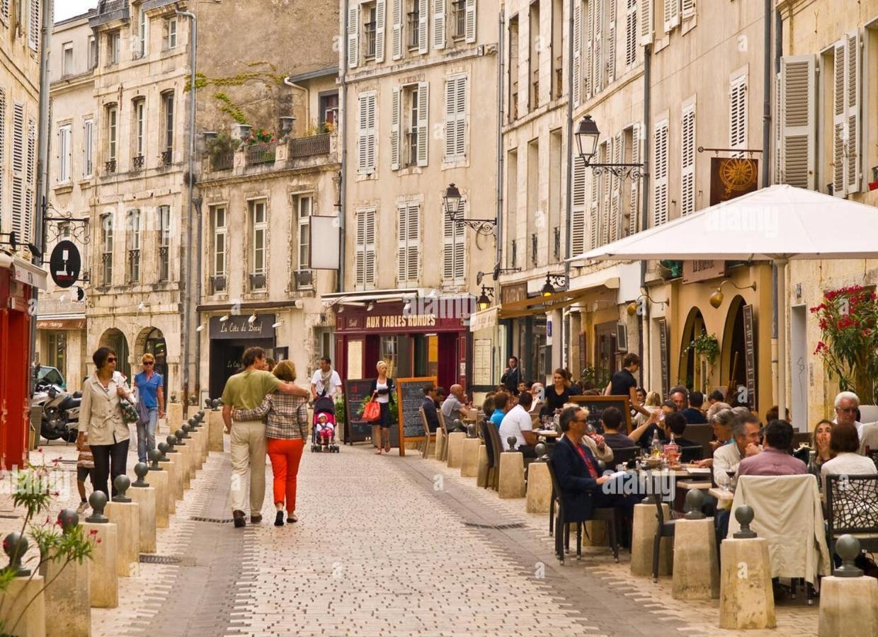 Appartement L'oasis Marin Meuble, Lumineux Et Cosy A 1min A Pied Du Marche Dans L'hyper Centre De La Rochelle Avec Tv Et Wifi La Rochelle (Charente-Maritime)