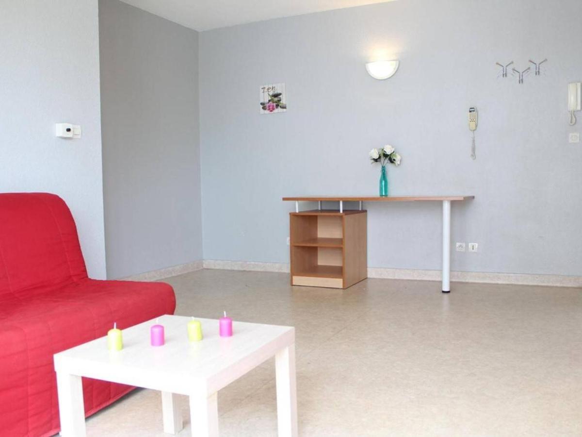 2 Pieces Avec Balcon, Parking Et Piscine, La Rochelle - Fr-1-246-11 *