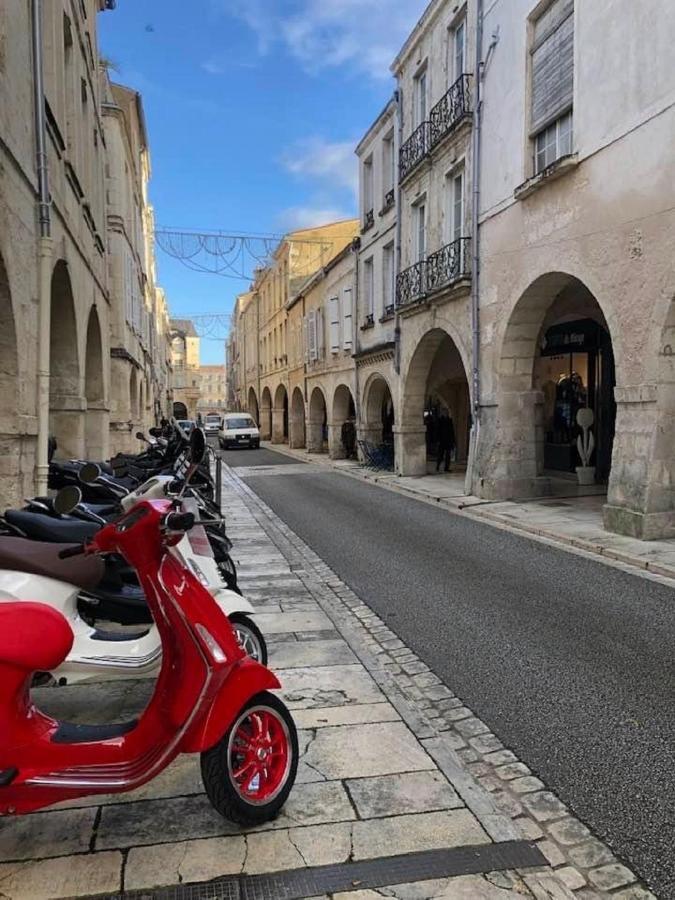 Appartement L'oasis Marin Meuble, Lumineux Et Cosy A 1min A Pied Du Marche Dans L'hyper Centre De La Rochelle Avec Tv Et Wifi