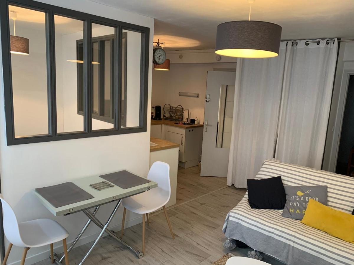 Appartement L'oasis Marin Meuble, Lumineux Et Cosy A 1min A Pied Du Marche Dans L'hyper Centre De La Rochelle Avec Tv Et Wifi