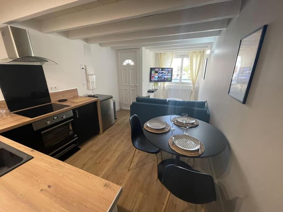 Apartment Le P Tit Marin Proche Marche Et Gare Sncf- Wifi Debit - La Rochelle (Charente-Maritime)