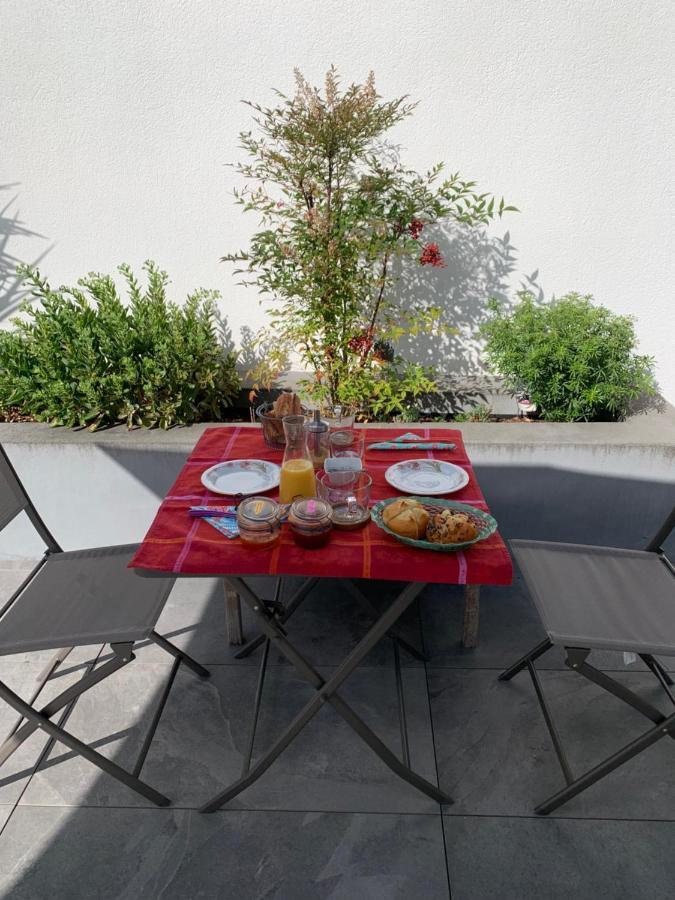 Maison M, Privee Acces Jardin Piscine Et Jacuzzi Pres De La Rochelle Bed & Breakfast *