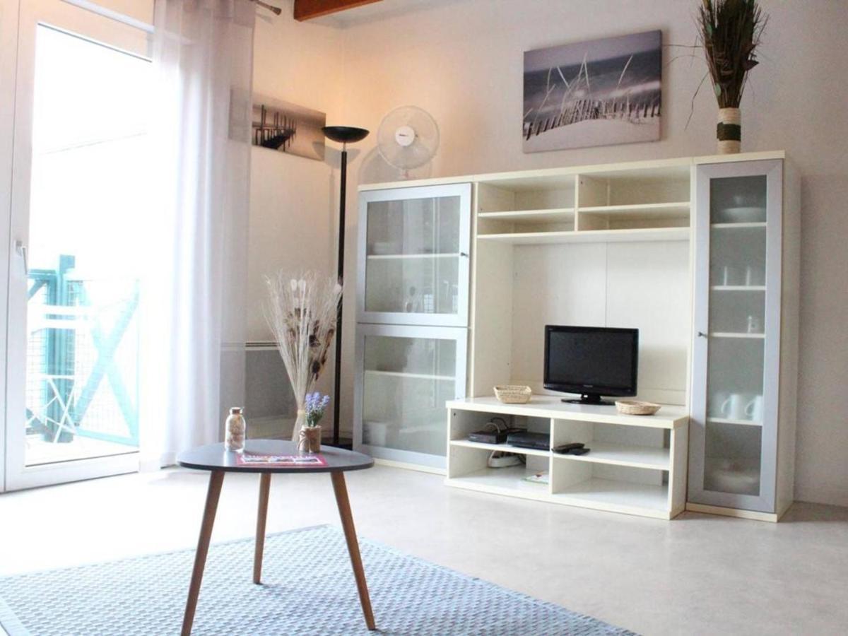 Avec Mezzanine, Balcon Et Parking Proche Et Centre, La Rochelle - Fr-1-246-211 *