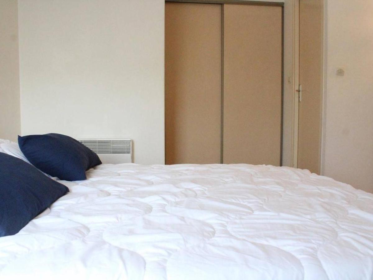 Avec Mezzanine, Balcon Et Parking Proche Et Centre, La Rochelle - Fr-1-246-211