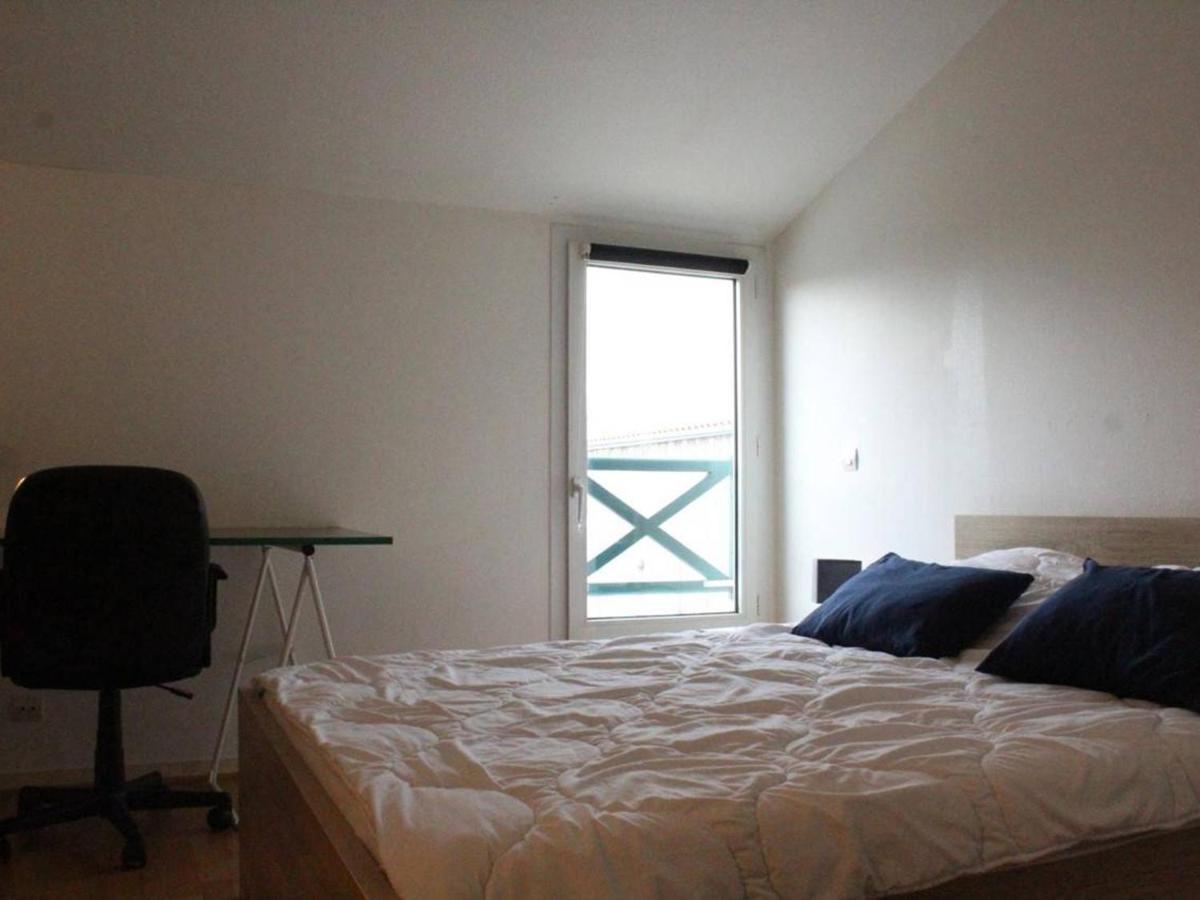Avec Mezzanine, Balcon Et Parking Proche Et Centre, La Rochelle - Fr-1-246-211 * La Rochelle (Charente-Maritime)