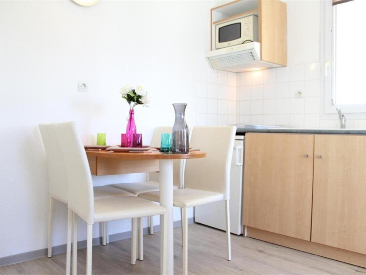 La Rochelle: Appt 2 Pieces, Piscine, Parking, Animaux Ok - Fr-1-246-648 Apartment *