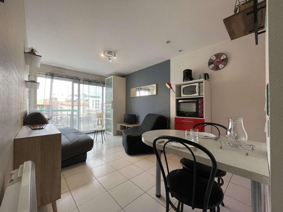 Avec Terrasse Et Parking, Proche - La Rochelle - Fr-1-246-607 *