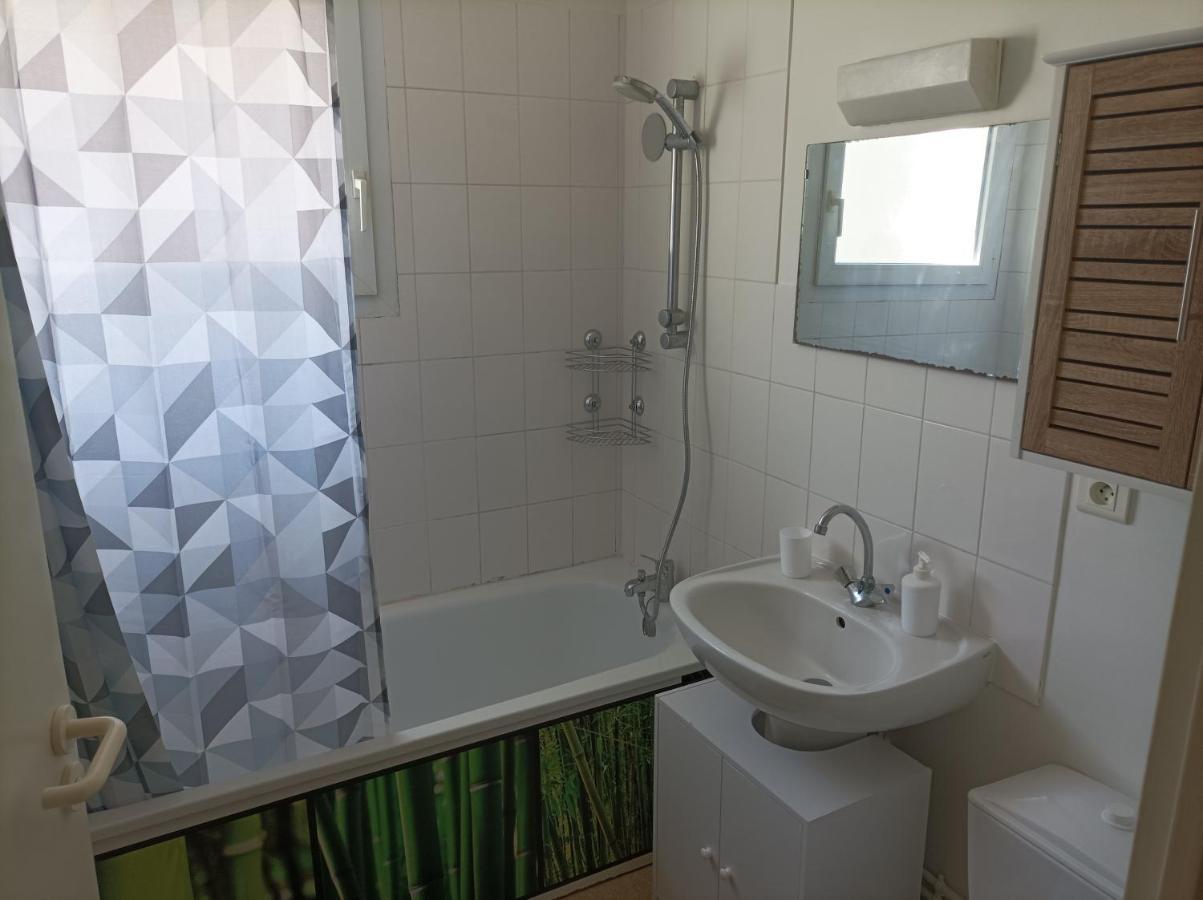 T1 Confortable Situe 100m Plage Des Minimes * La Rochelle (Charente-Maritime)