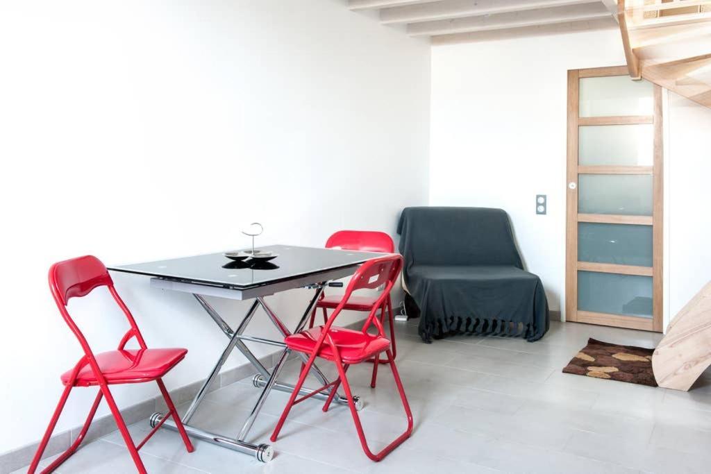 Superbe T1 Bis De 35 M2 - Stationnement Gratuit - Proche Gare Et Port - Apt Droit * La Rochelle (Charente-Maritime)