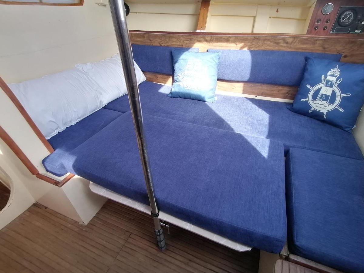 Bateau Voilier A Quai Sejour Insolite