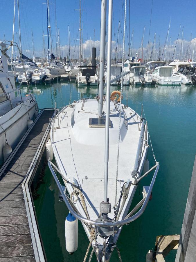 Botel Location Un Petit Voilier *