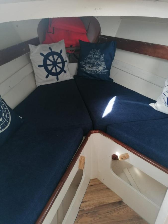 Bateau à Quai Bateau-hôtel