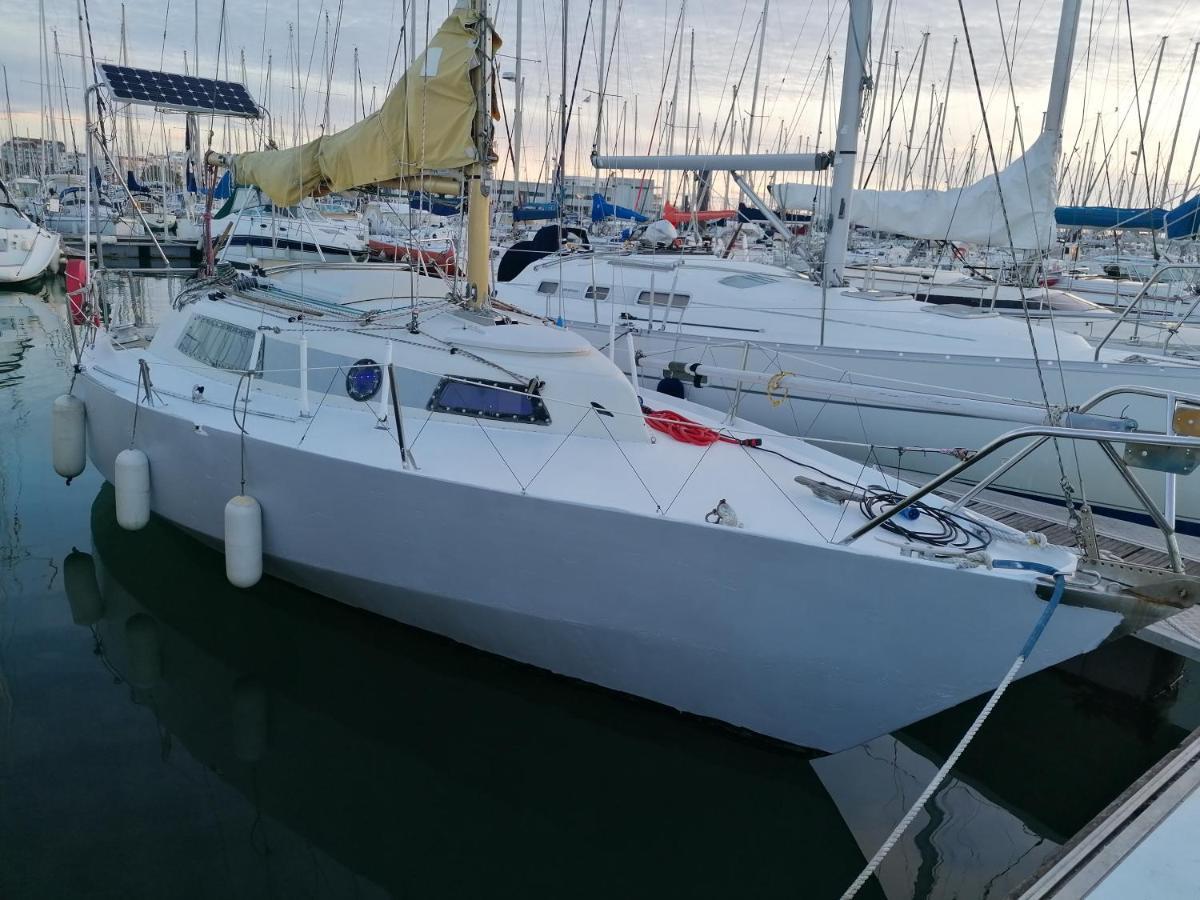 Bateau-hôtel Bateau à Quai *