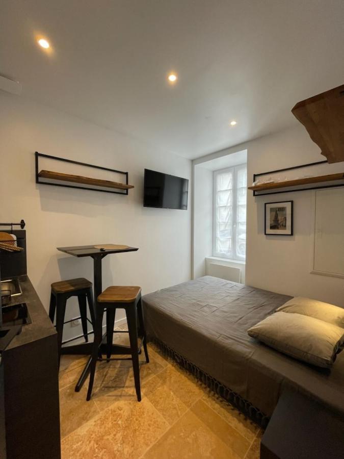 Petite Amenagee Avec Cuisine St Louis 3 *