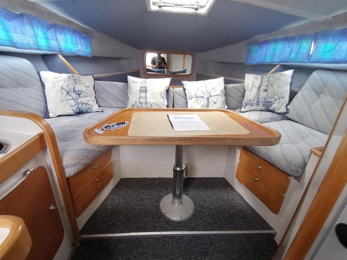 Insolite Sur Un Yacht. Bateau Quai. * La Rochelle (Charente-Maritime)
