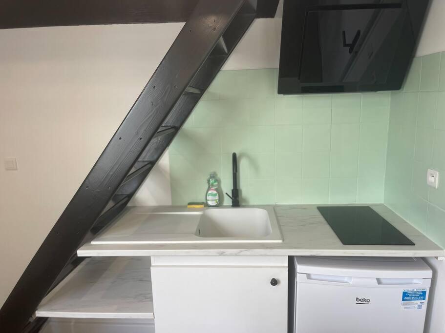 La Perle Marine- Proche Marche Central Et Vieux Port - Wifi Haut Debit - Appartement *