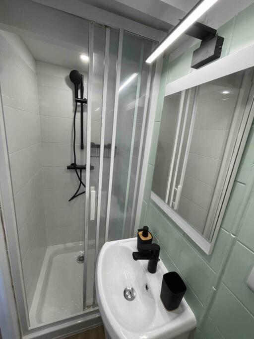 La Perle Marine- Proche Marche Central Et Vieux Port - Wifi Haut Debit - Appartement