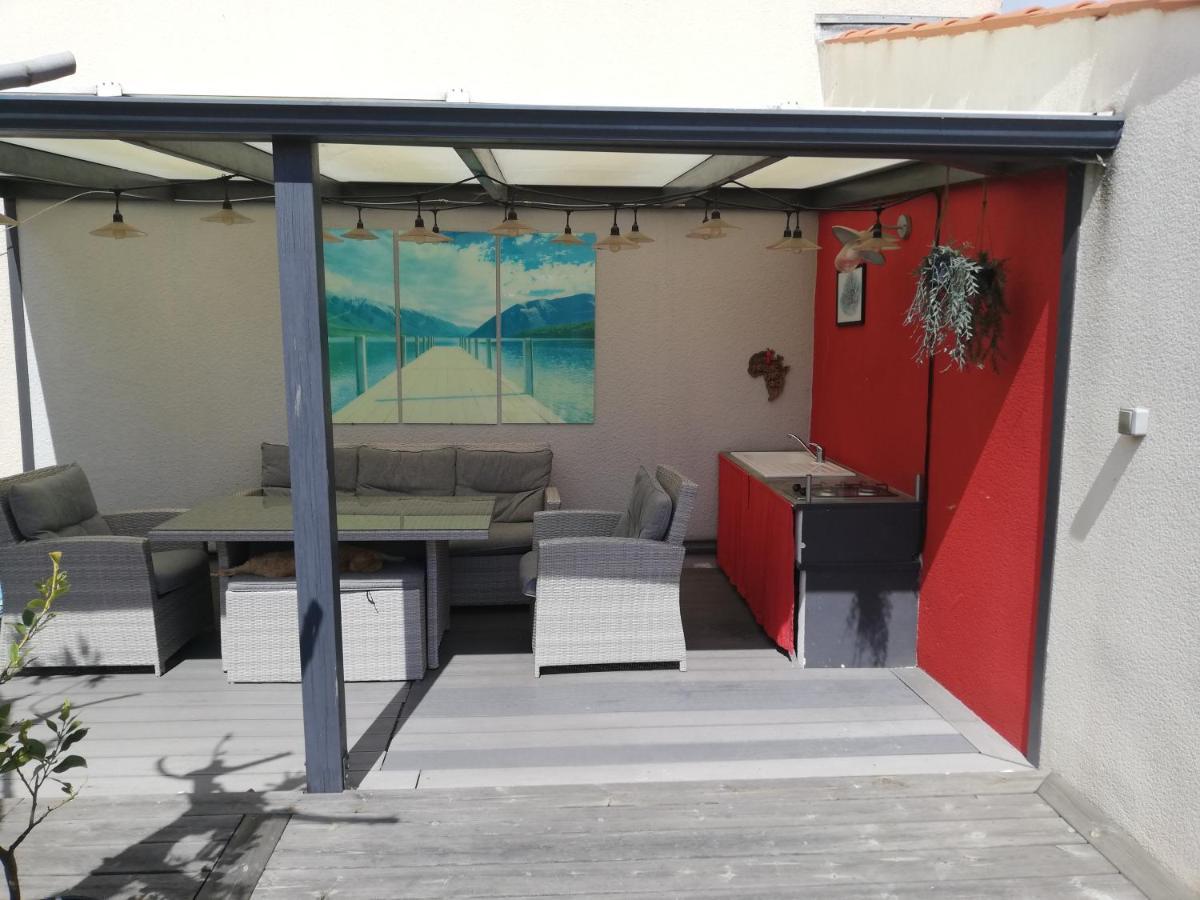 Homestay Independant Avec Piscine Et Cuisine Exterieures *