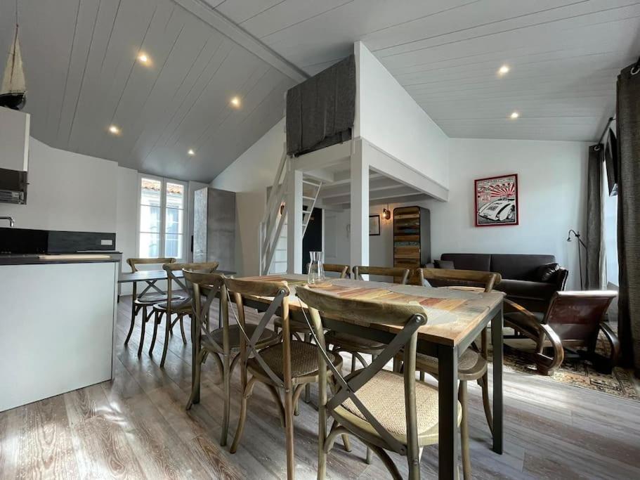 Grand Ancien En Centre * La Rochelle (Charente-Maritime)