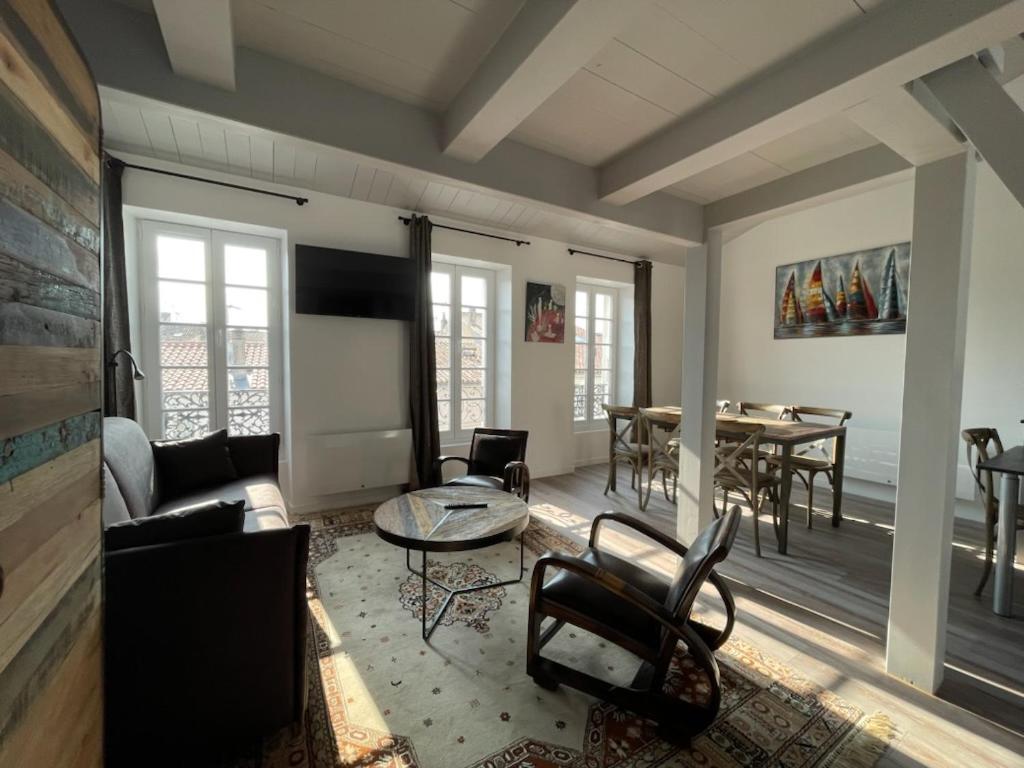 Grand Ancien En Centre * La Rochelle (Charente-Maritime)