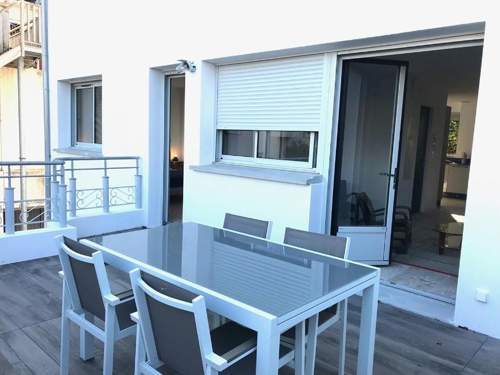 Vue Superbe Sur Tour De La Lanterne T2 Avec Terrasse Remparts 2 *