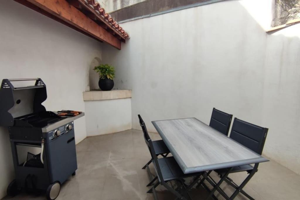 Maison De 600 M Du Marche Holiday home *