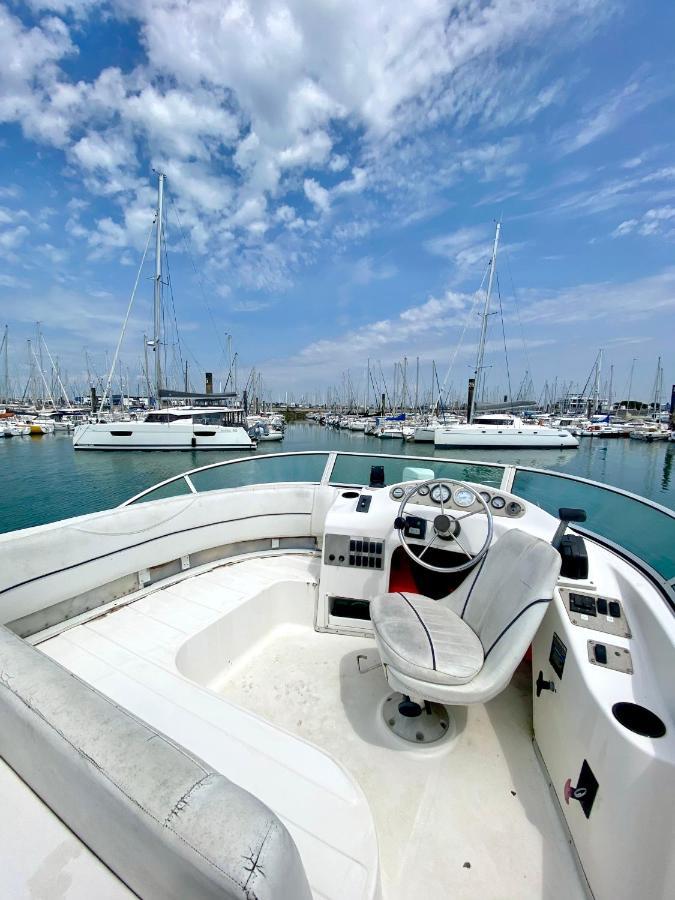 Dans Un Bateau - Boat Paradise *
