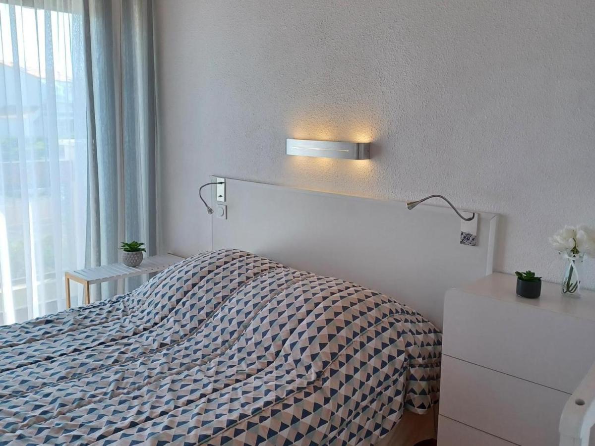 T3 Avec Piscine, Proche - Port Des Minimes, - Fr-1-551-69 * La Rochelle (Charente-Maritime)