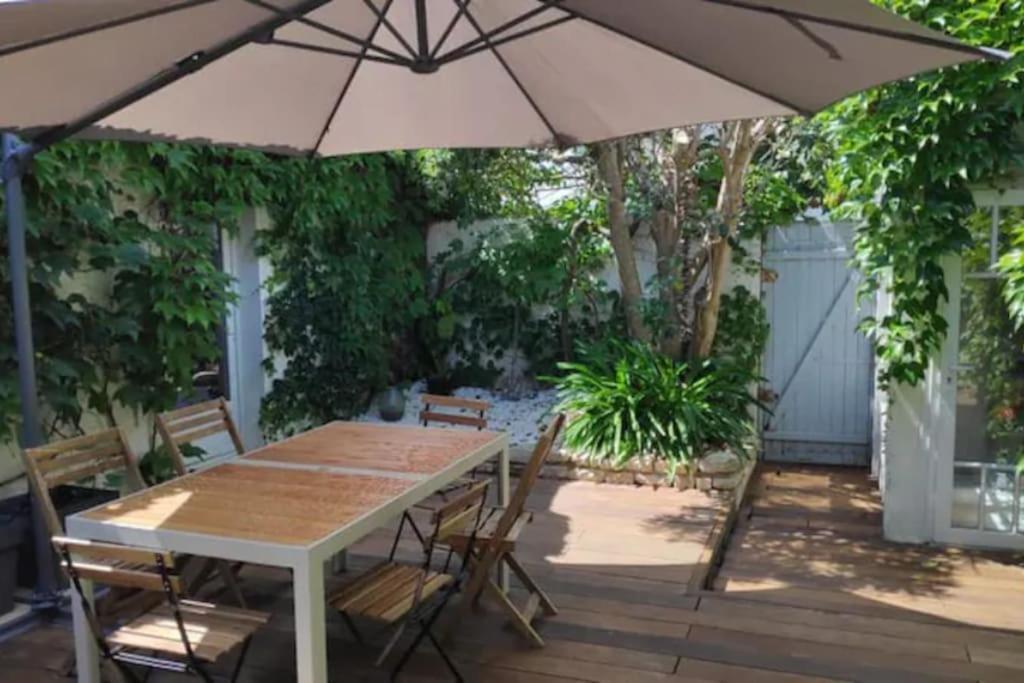 Holiday home Maison Calme Avec Terasse Proche Centre