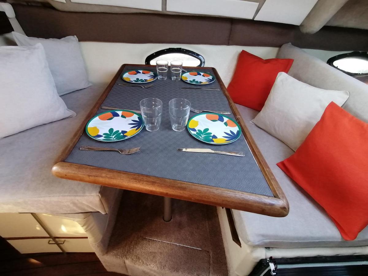 Sur Un Yacht Insolite Botel *