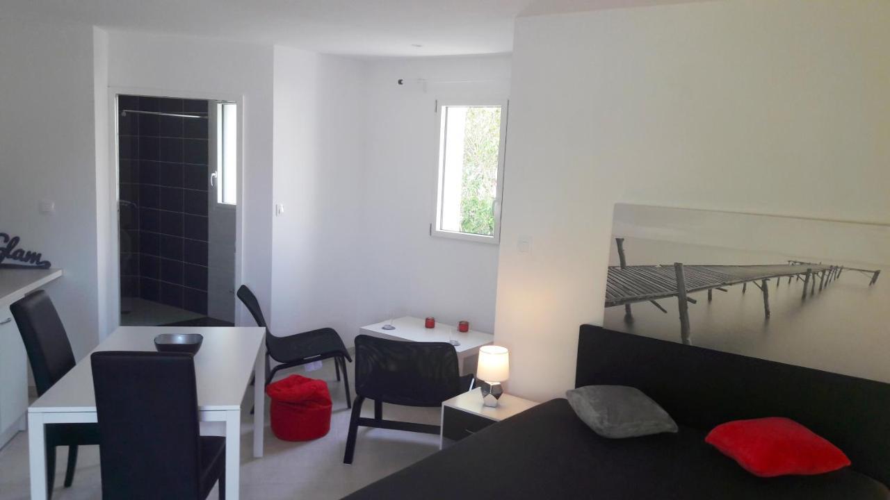 Belle Maisonnette Avec Jardin 2 Pas Du Vieux Port * La Rochelle (Charente-Maritime)