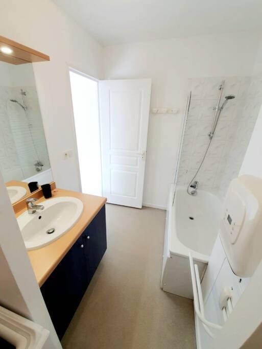 Lrx-0033 - Grand Studio A Moins D'1km De L'ocean * La Rochelle (Charente-Maritime)