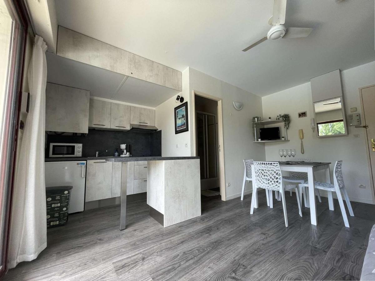 Cocooning Aux Minimes Avec Piscine, Balcon Et Parking Prive - Fr-1-246-670 * La Rochelle (Charente-Maritime)