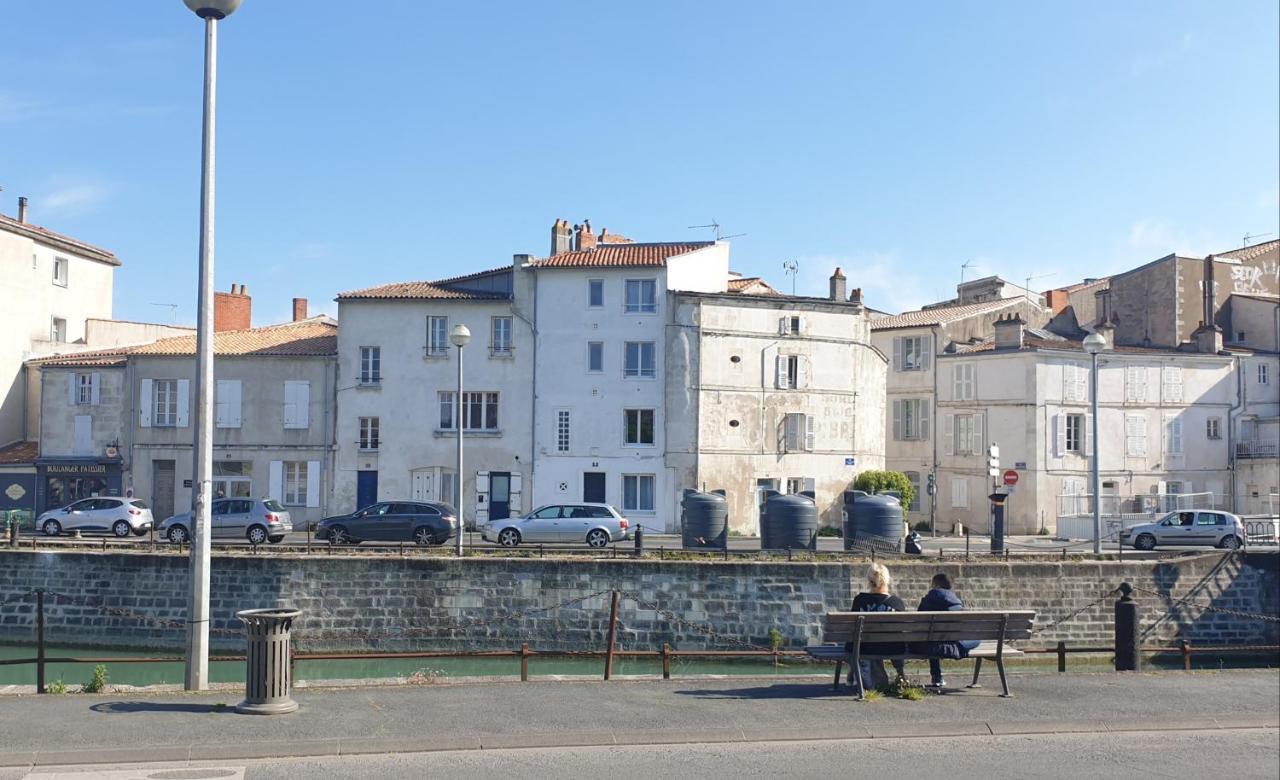 Maison Sur Le Quai Hébergement de vacances *