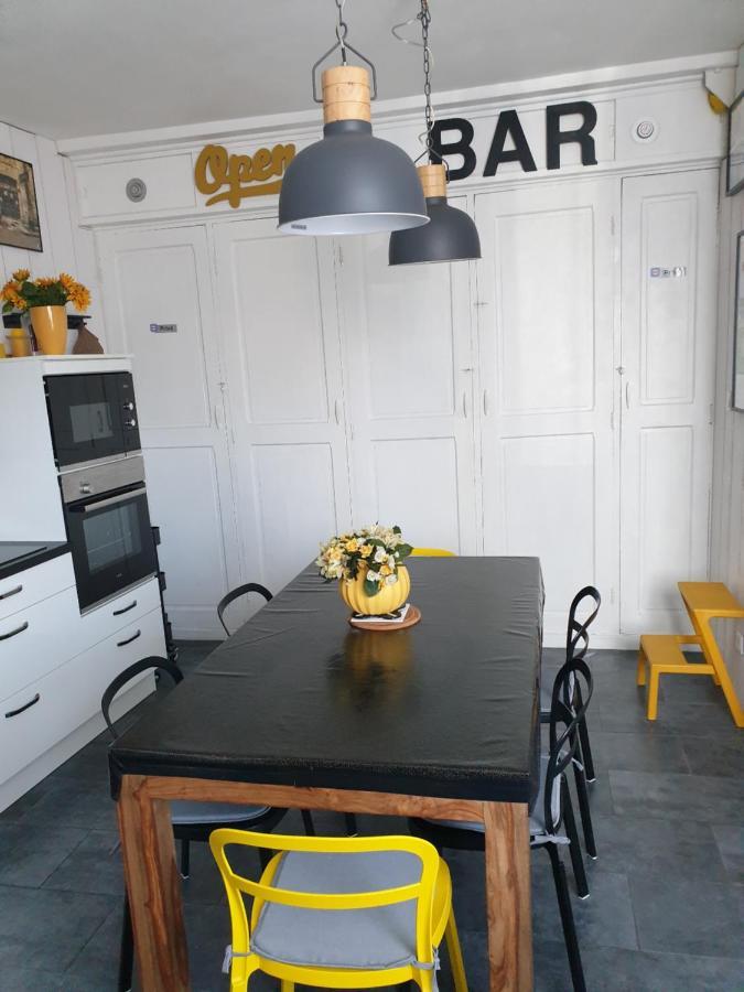 Maison Sur Le Quai * La Rochelle (Charente-Maritime)