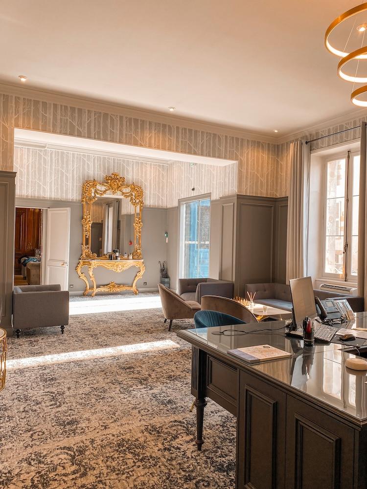 Le Champlain Hotel