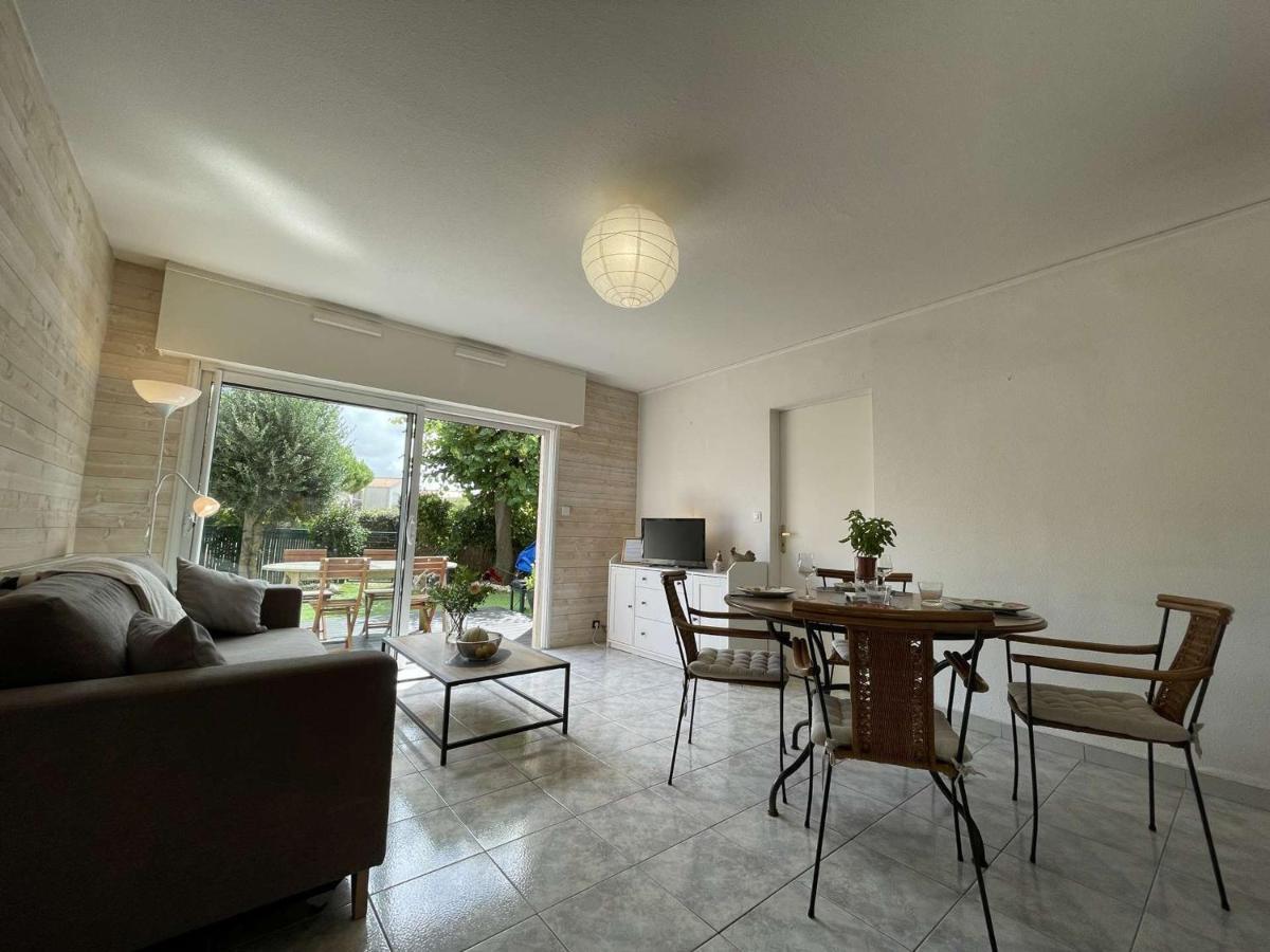3 Pieces Avec Piscine, Proche Commerces Et Transports, La Rochelle - Fr-1-246-690