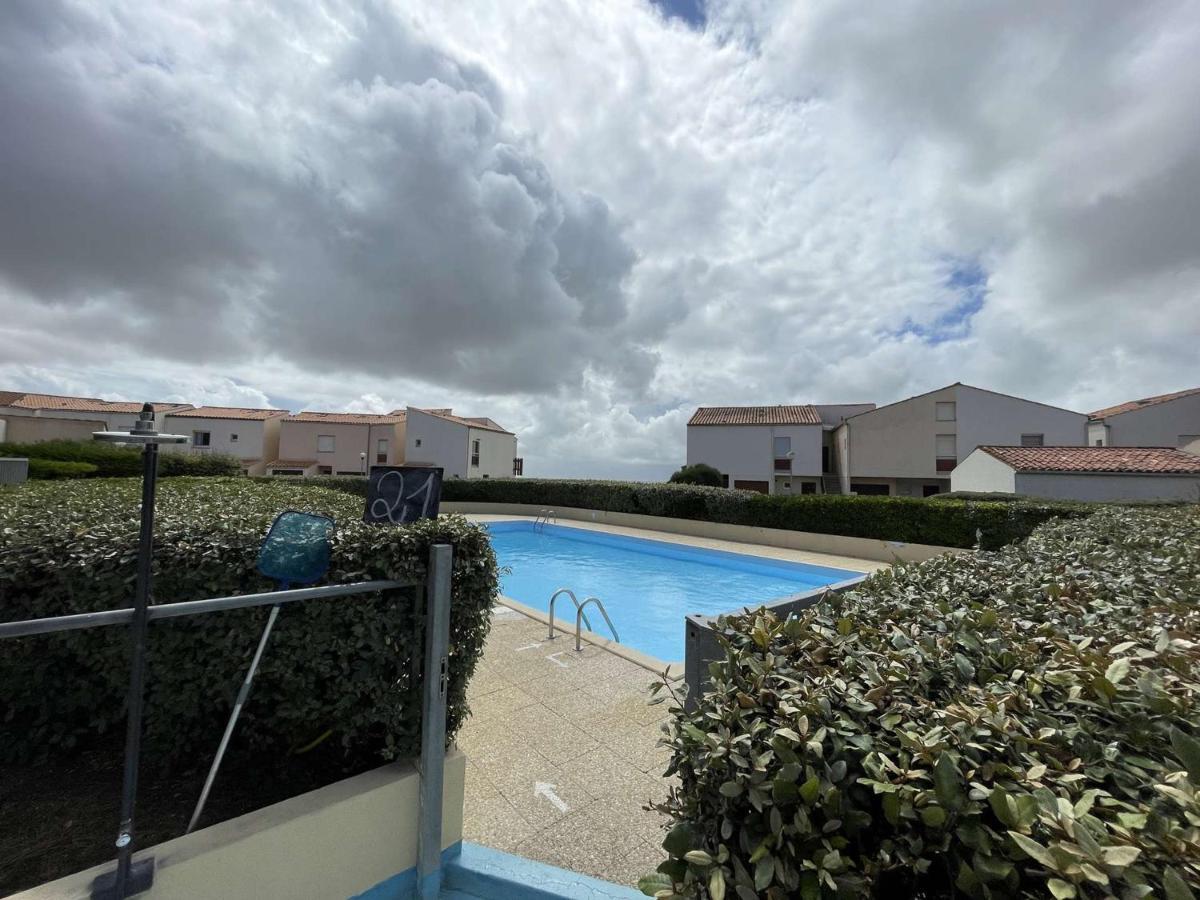 Appartement 3 Pieces Avec Piscine, Proche Commerces Et Transports, La Rochelle - Fr-1-246-690 *