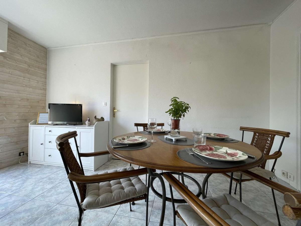 3 Pieces Avec Piscine, Proche Commerces Et Transports, La Rochelle - Fr-1-246-690 *