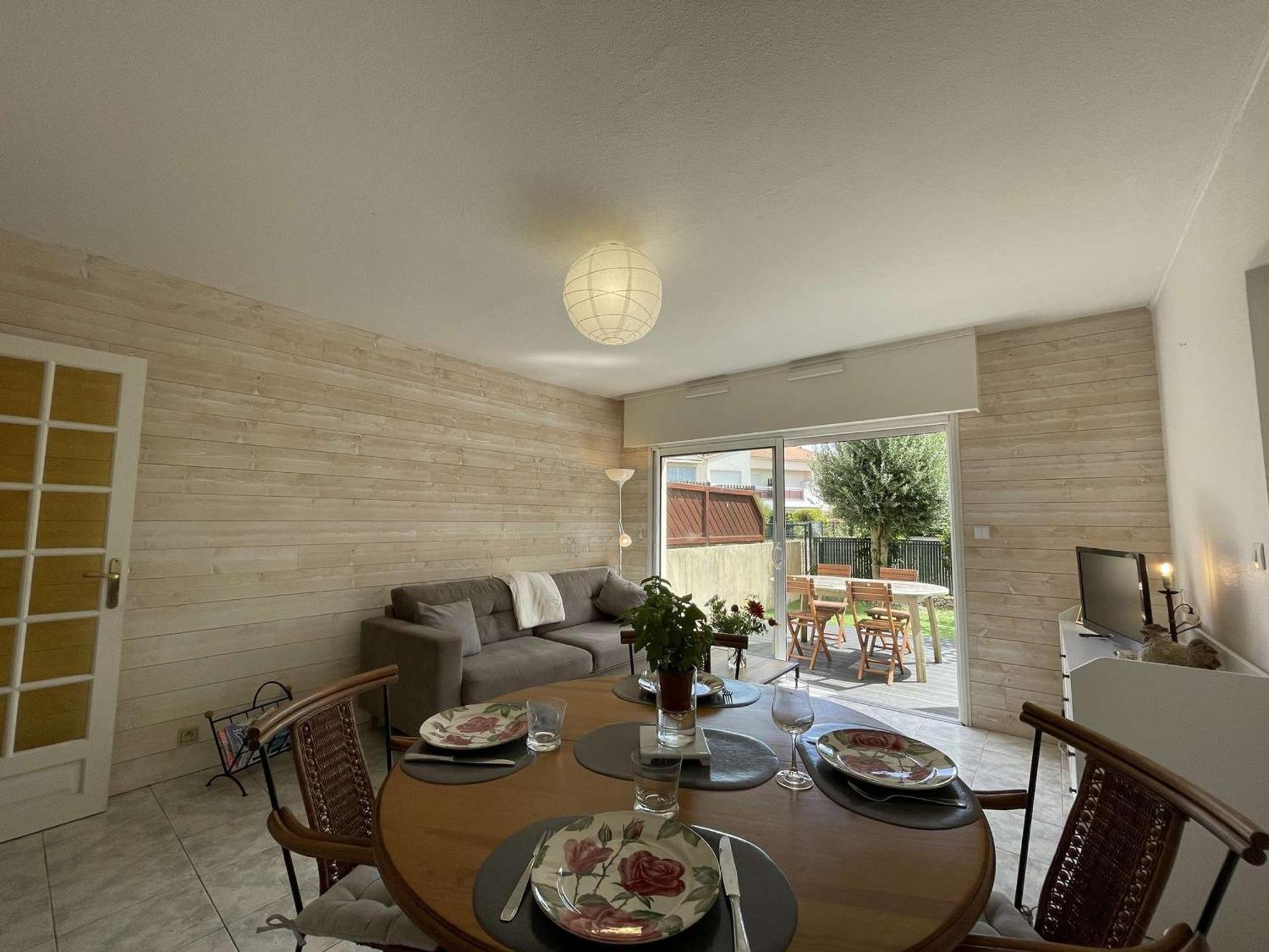 Appartement 3 Pieces Avec Piscine, Proche Commerces Et Transports, La Rochelle - Fr-1-246-690