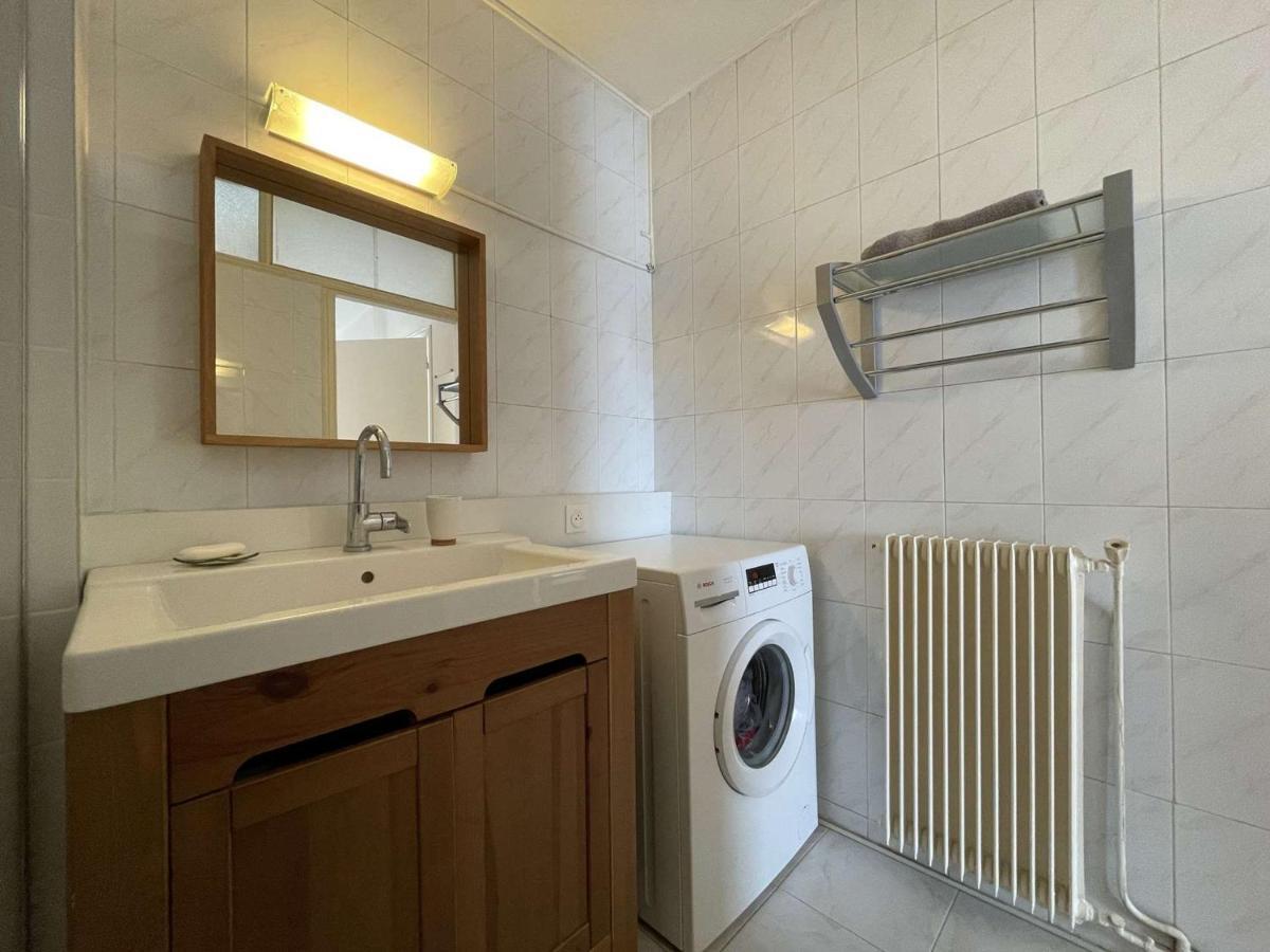 3 Pieces Avec Piscine, Proche Commerces Et Transports, La Rochelle - Fr-1-246-690 *