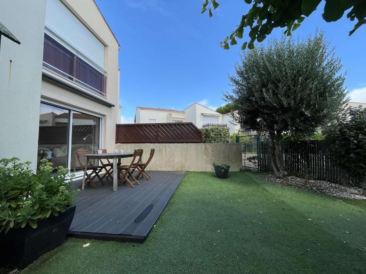 3 Pieces Avec Piscine, Proche Commerces Et Transports, La Rochelle - Fr-1-246-690 Appartement