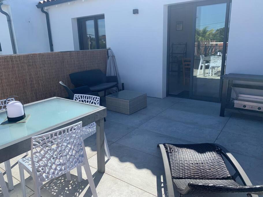 Appartement Maison Terrasse Proche Centre Et Ile De Re *
