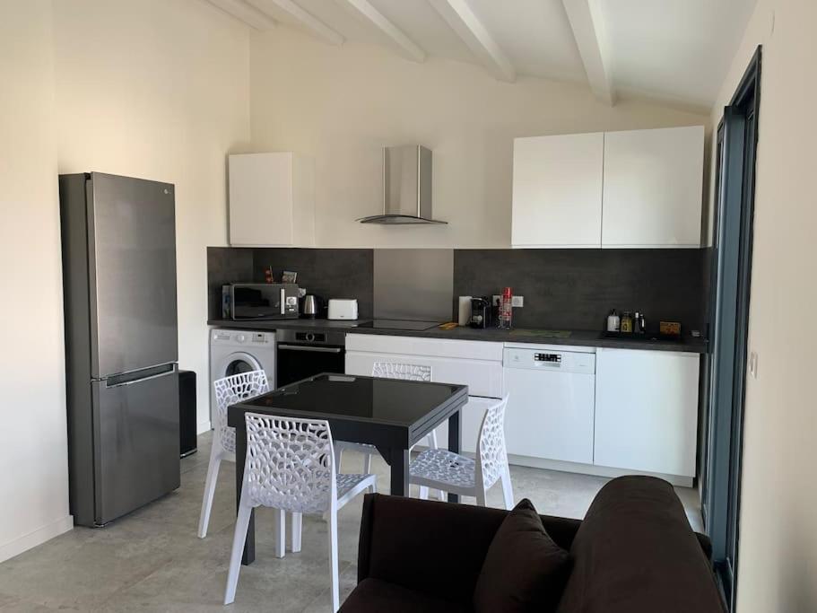 Maison Terrasse Proche Centre Et Ile De Re Appartement *