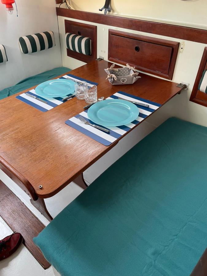 Sejour Unique A Bord D Un Voilier Au Coeur De La Rochelle Botel