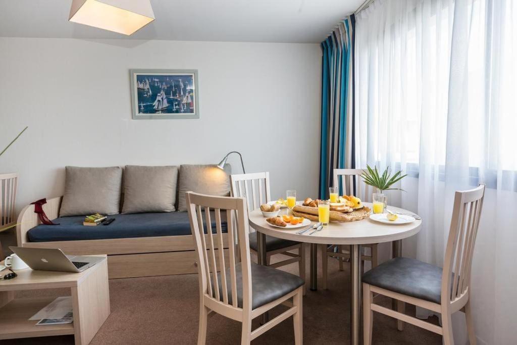 Caporizon-l'archipel-t1-piscine-plein Centre-terrasse Appartement *