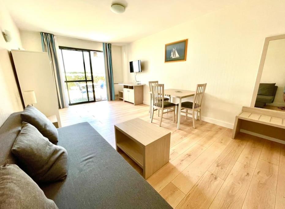 Caporizon-l'archipel-t1-piscine-plein Centre-terrasse Appartement *