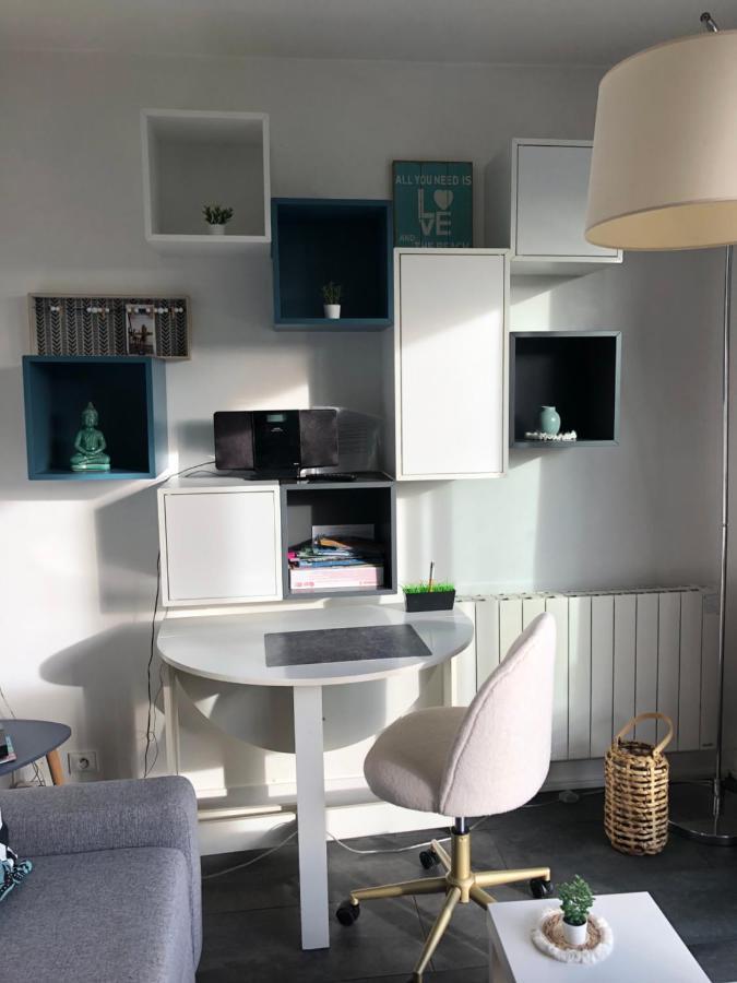Apartment T2 Avec Piscine Et Terrasse Dans Arboree La Rochelle (Charente-Maritime)