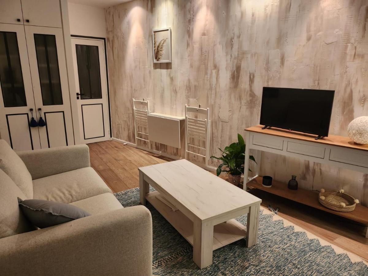 Cocon Iode Cosy Equipe, Baigne De Lumiere, Situe Au Coeur De La Rochelle A 1min A Pied Du Marche Avec Tv Et Wifi Appartement La Rochelle (Charente-Maritime)
